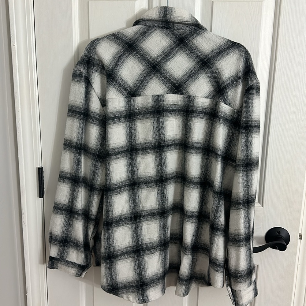 Babe Shacket size large - Picture 6 of 8